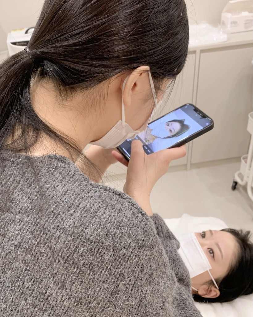 CHAEUM Academy client brow consultation